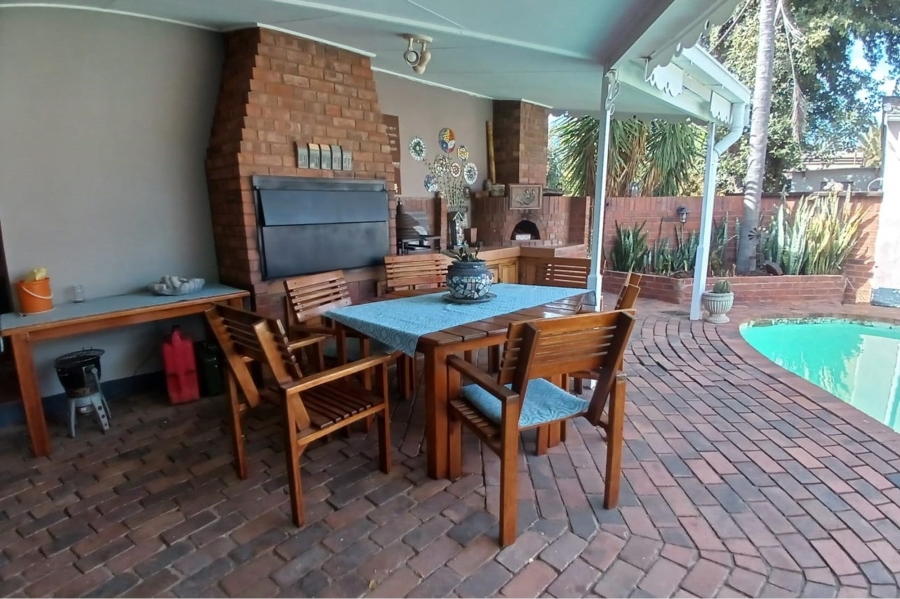 4 Bedroom Property for Sale in Herlear Northern Cape